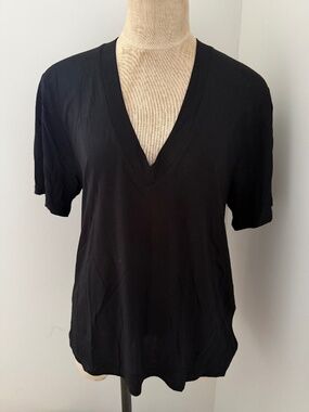 IRO Paris Naudey V Neck T Shirt in Black Size Medium